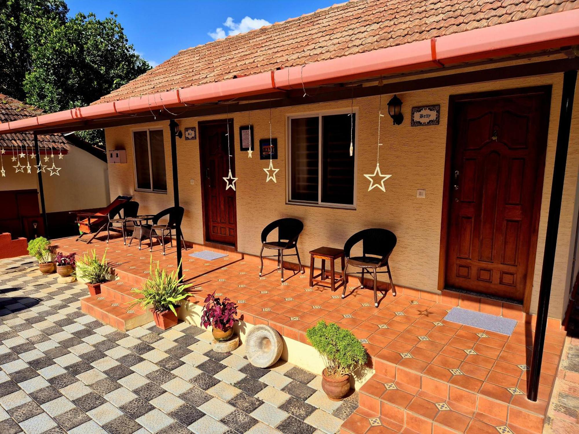 Sunny Smiles Homestay Mangaluru Zewnętrze zdjęcie